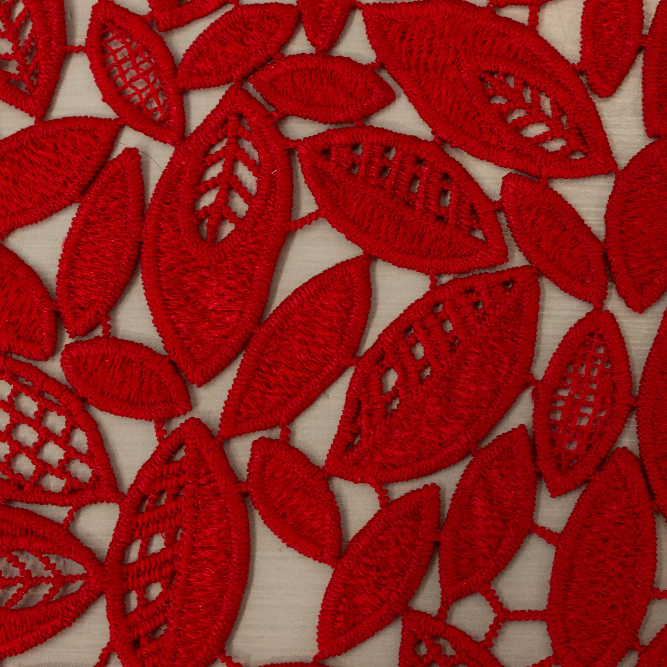 Rode kant met bloemenprint